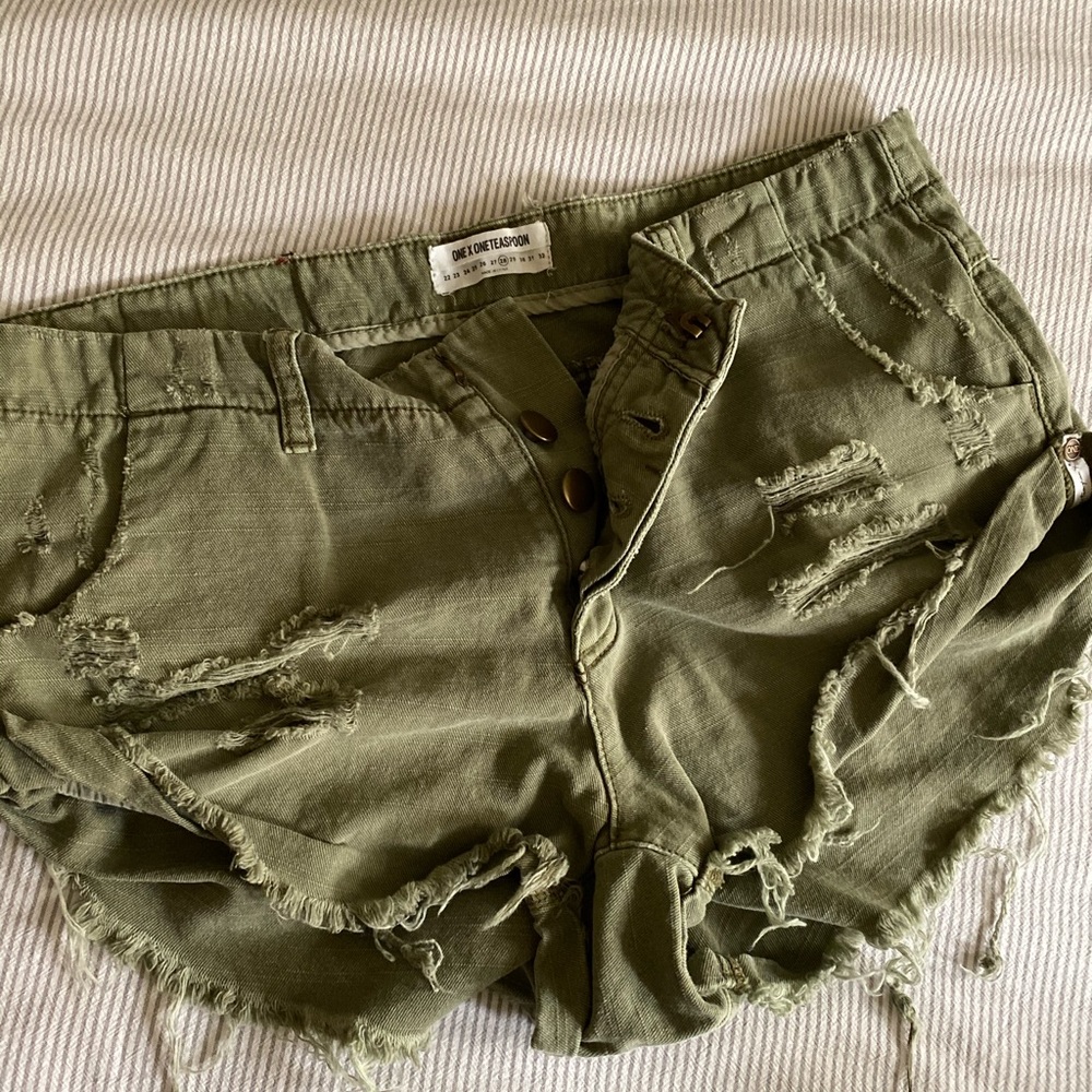 One Teaspoon sailors shorts.
